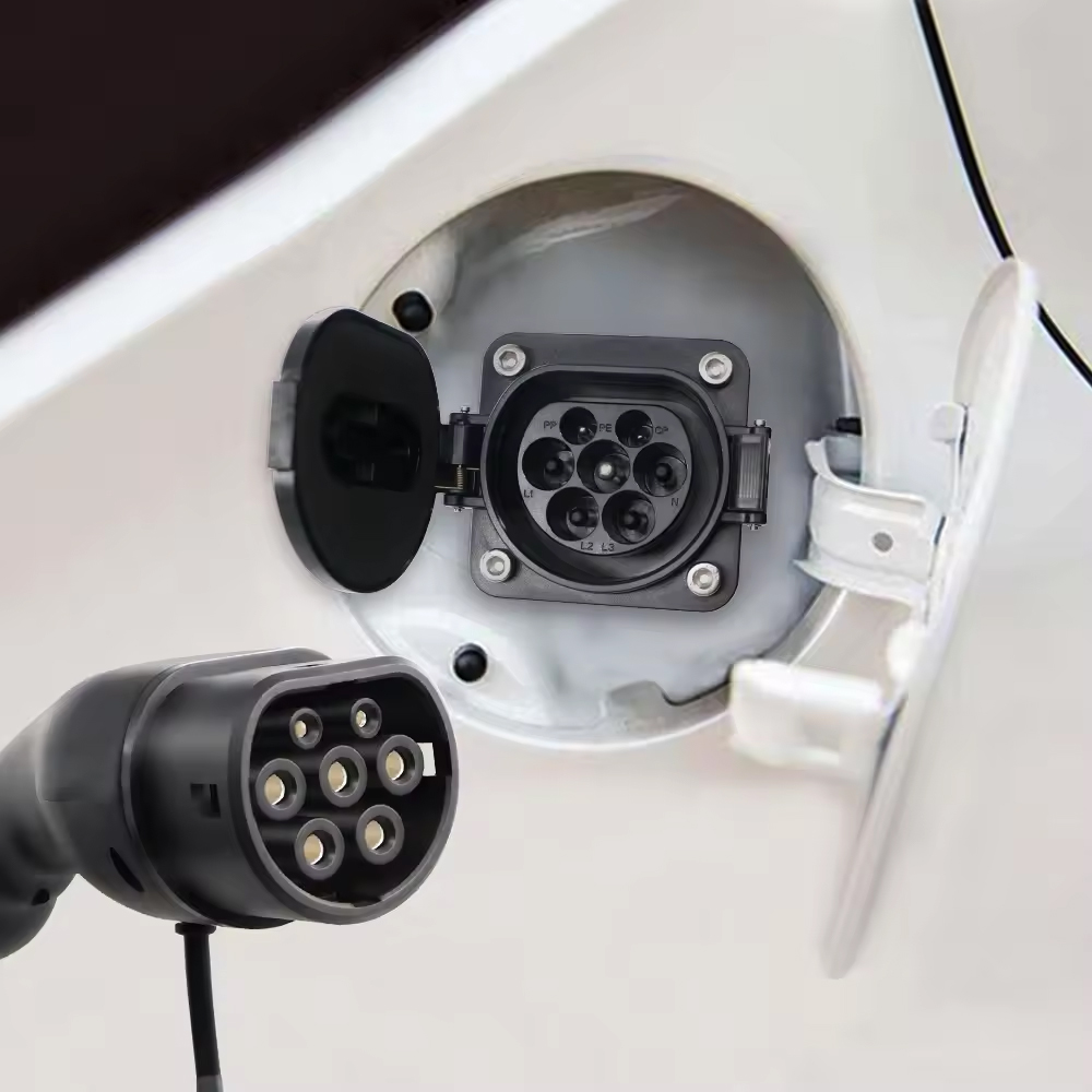 Presa per auto elettrica Uniri - Ev Charging Socket Type 2 22Kw recensione e prezzo